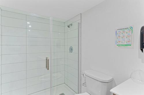 Bathroom - 108 Rue Principale, Châteauguay, QC - Indoor Photo Showing Bathroom