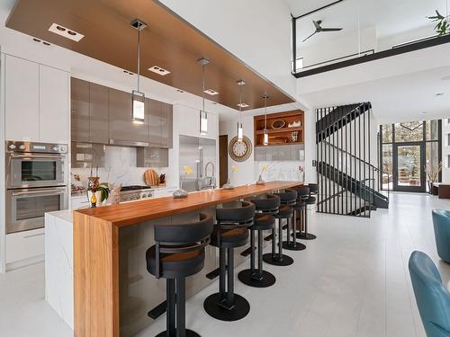 722 Highpointe Place, Kelowna, BC - Indoor Photo Showing Kitchen With Upgraded Kitchen