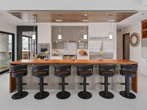 722 Highpointe Place, Kelowna, BC - Indoor Photo Showing Kitchen With Upgraded Kitchen