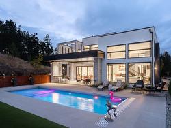 722 Highpointe Place  Kelowna, BC V1V 2Y3