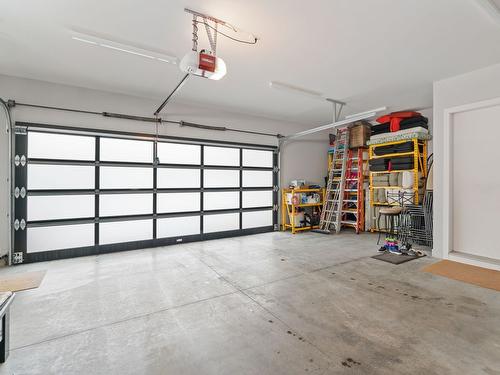 722 Highpointe Place, Kelowna, BC - Indoor Photo Showing Garage