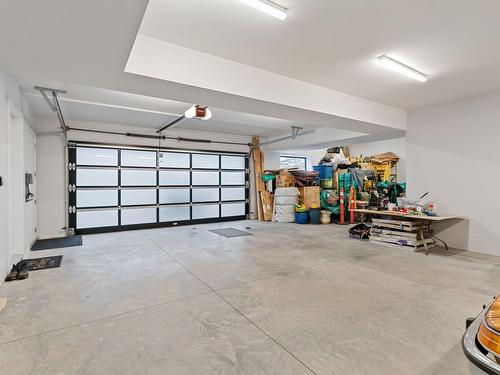 722 Highpointe Place, Kelowna, BC - Indoor Photo Showing Garage