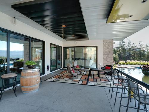 722 Highpointe Place, Kelowna, BC - Outdoor With Exterior