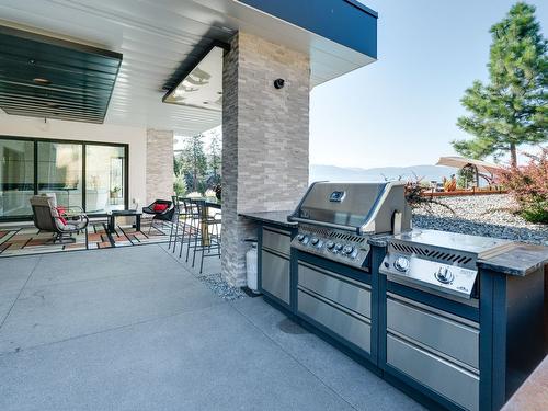 722 Highpointe Place, Kelowna, BC - Outdoor With Exterior