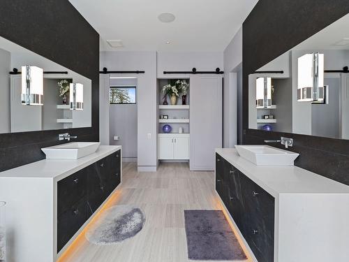 722 Highpointe Place, Kelowna, BC - Indoor Photo Showing Bathroom
