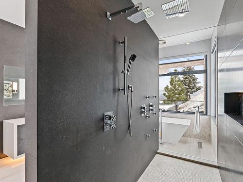 722 Highpointe Place, Kelowna, BC - Indoor Photo Showing Other Room