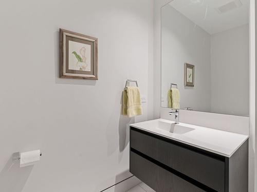 722 Highpointe Place, Kelowna, BC - Indoor Photo Showing Bathroom