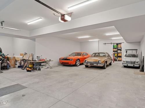 722 Highpointe Place, Kelowna, BC - Indoor Photo Showing Garage