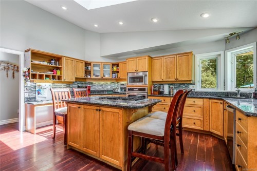 1185 Merecroft Rd, Campbell River, BC 