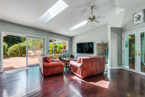 1185 Merecroft Rd, Campbell River, BC 