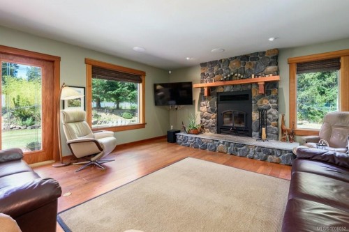 7455 Rodger Rd, Merville, BC 