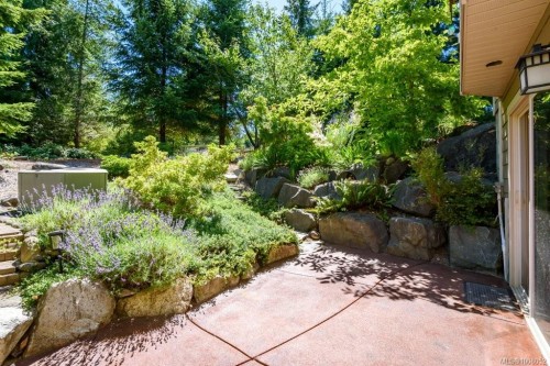 7455 Rodger Rd, Merville, BC 