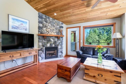 7455 Rodger Rd, Merville, BC 