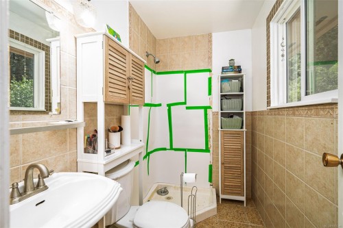 540 Macmillan Dr, Sayward, BC 