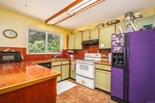 540 Macmillan Dr, Sayward, BC 