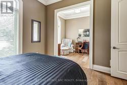 Bedroom 2 with sitting area - 