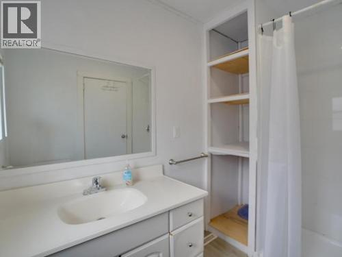 4279 Joyce Ave, Powell River, BC - Indoor Photo Showing Bathroom