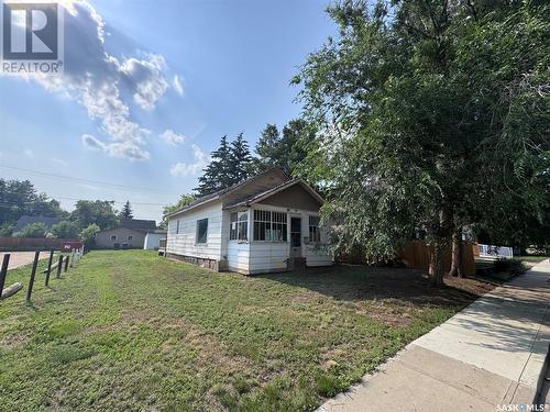 1044 7Th Avenue Nw, Moose Jaw, SK - Outdoor