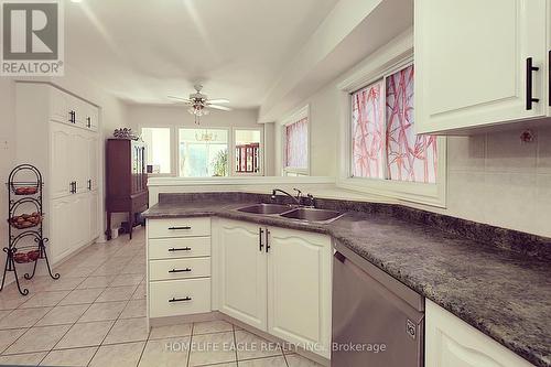 12 Indigo Street, Richmond Hill, ON - Indoor Photo Showing Kitchen With Double Sink