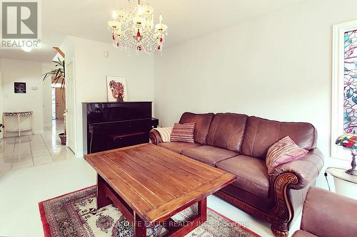 12 Indigo Street, Richmond Hill, ON - Indoor Photo Showing Living Room