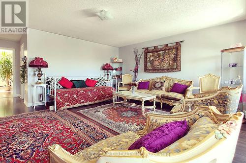 12 Indigo Street, Richmond Hill, ON - Indoor Photo Showing Living Room