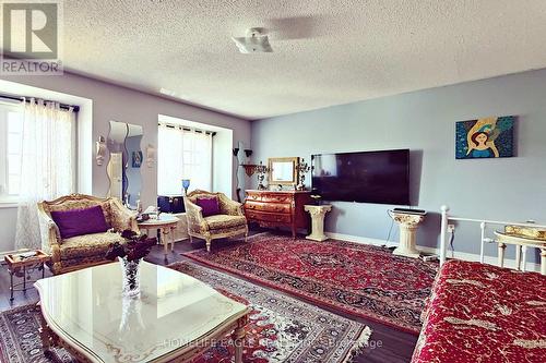 12 Indigo Street, Richmond Hill, ON - Indoor Photo Showing Living Room
