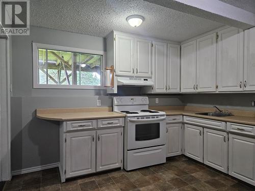 122 Harris Drive, Marystown, NL - Indoor Photo Showing Kitchen