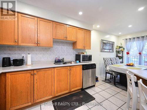 166 - 80 Acorn Place, Mississauga, ON - Indoor Photo Showing Kitchen