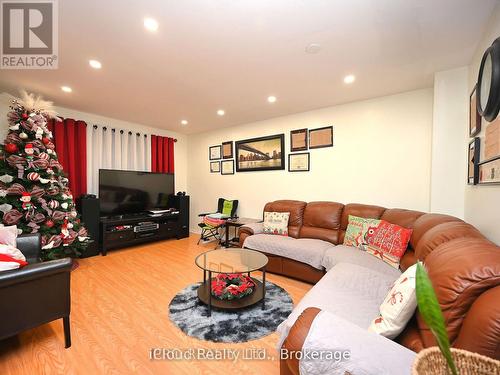 166 - 80 Acorn Place, Mississauga, ON - Indoor Photo Showing Living Room