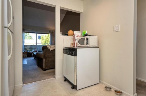 308-3225 Alder St, Victoria, BC - Indoor Photo Showing Bathroom