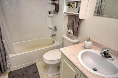 308-3225 Alder St, Victoria, BC - Indoor Photo Showing Bedroom