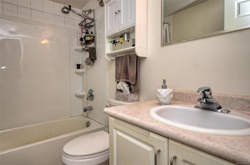 308-3225 Alder St, Victoria, BC - Indoor Photo Showing Bedroom