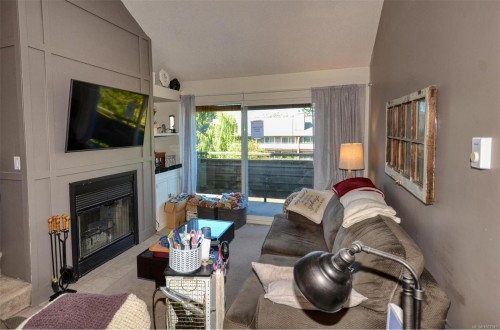 308-3225 Alder St, Victoria, BC - Indoor Photo Showing Living Room With Fireplace