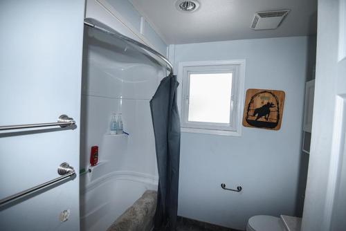 1404 Soues Street, Clinton, BC - Indoor Photo Showing Bathroom