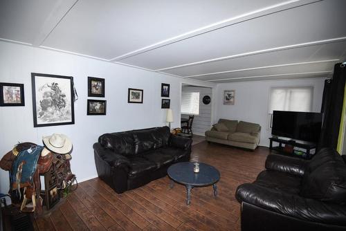 1404 Soues Street, Clinton, BC - Indoor Photo Showing Living Room