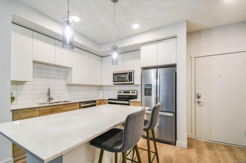 104-4830 Cedar Ridge Pl, Nanaimo, BC - Indoor Photo Showing Kitchen With Stainless Steel Kitchen With Upgraded Kitchen