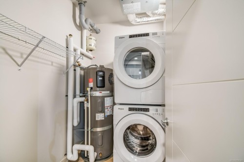 104-4830 Cedar Ridge Pl, Nanaimo, BC - Indoor Photo Showing Laundry Room