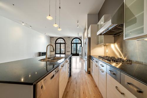 Kitchen - 310-455 Rue St-Pierre, Montréal (Ville-Marie), QC - Indoor Photo Showing Kitchen With Double Sink With Upgraded Kitchen