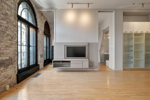 Living room - 310-455 Rue St-Pierre, Montréal (Ville-Marie), QC - Indoor Photo Showing Other Room