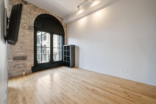 Primary bedroom - 310-455 Rue St-Pierre, Montréal (Ville-Marie), QC - Indoor Photo Showing Other Room