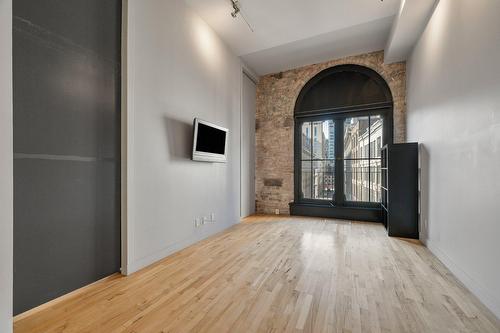 Primary bedroom - 310-455 Rue St-Pierre, Montréal (Ville-Marie), QC - Indoor Photo Showing Other Room