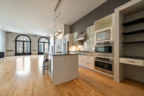 Kitchen - 310-455 Rue St-Pierre, Montréal (Ville-Marie), QC - Indoor Photo Showing Kitchen With Upgraded Kitchen