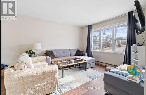 78 Front Street S, Orillia, ON - Indoor Photo Showing Living Room