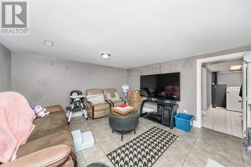 812 Wellington Street Unit# 13, Sarnia, ON - Indoor Photo Showing Living Room