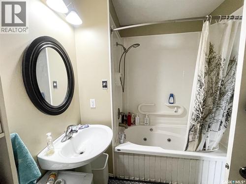 516 5Th Avenue W, Meadow Lake, SK - Indoor Photo Showing Bathroom