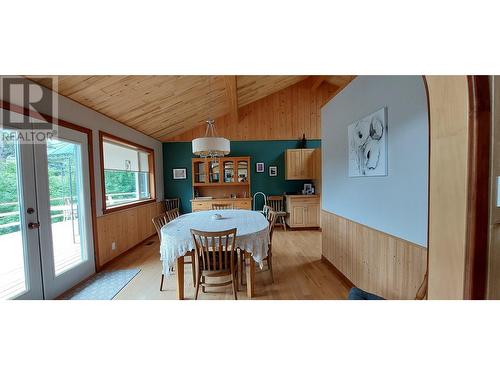 4770 Mackenzie Highway, Bella Coola, BC - Indoor Photo Showing Dining Room