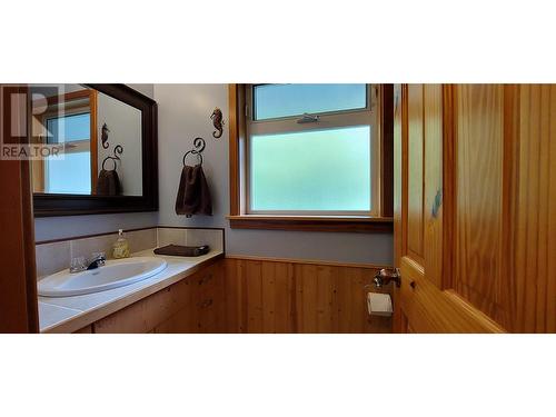 4770 Mackenzie Highway, Bella Coola, BC - Indoor Photo Showing Bathroom