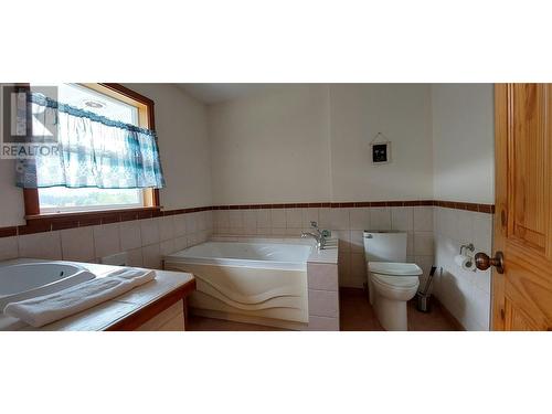 4770 Mackenzie Highway, Bella Coola, BC - Indoor Photo Showing Bathroom
