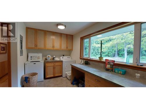 4770 Mackenzie Highway, Bella Coola, BC - Indoor Photo Showing Kitchen