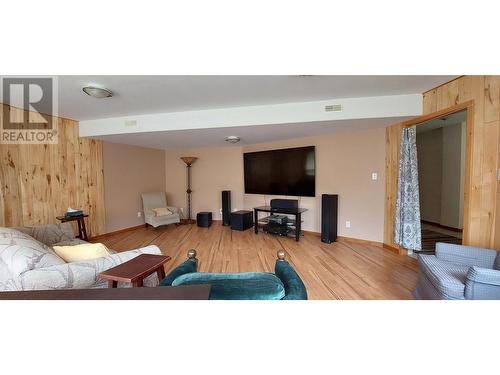 4770 Mackenzie Highway, Bella Coola, BC - Indoor Photo Showing Living Room